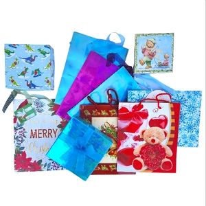 10 HOLIDAY GIFT BAGS AND BOXES